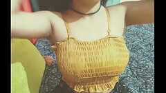 Desi girl flashing huge boobs Thumb