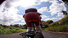 Paseo en bicicleta mostrando las bragas, este viejito me queria coger, CUMSHOT AL AIRE LIBRE Thumb