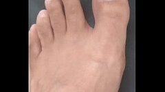 Pezao quarenta e seis e uma rola mega grossa, o que voc&ecirc_ faria rapaz Thumb